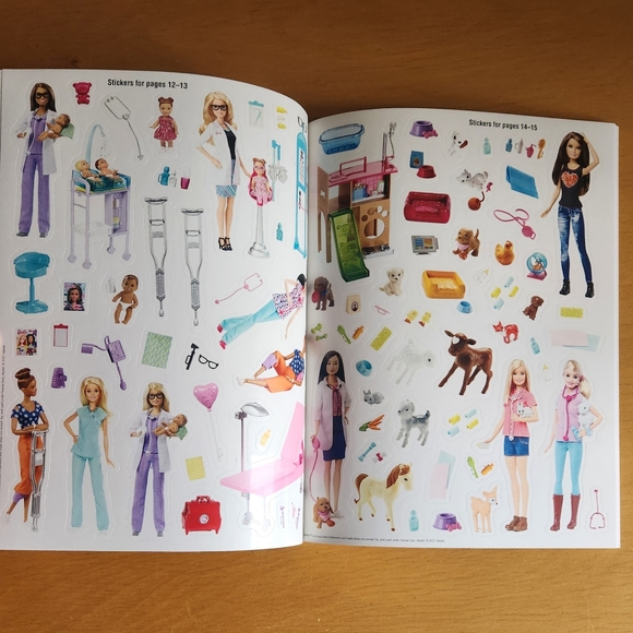 Barbie: Super Sticker Book: Through the Decades (1001 Stickers) - Picture 10 of 12